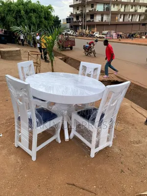 White Round 4 Seater Dinning Set