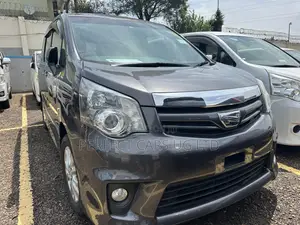 Toyota Noah 2.0 143hp FWD (8 Seater) 2011 Gray