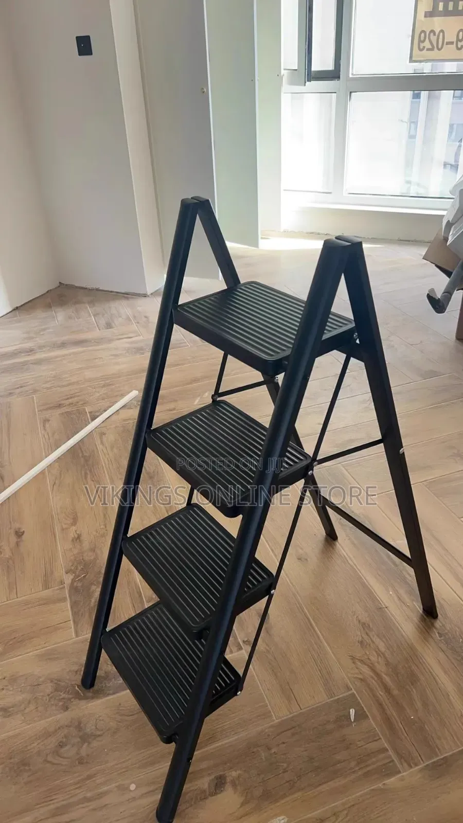 150kg Strong 4 Step Folding Ladder