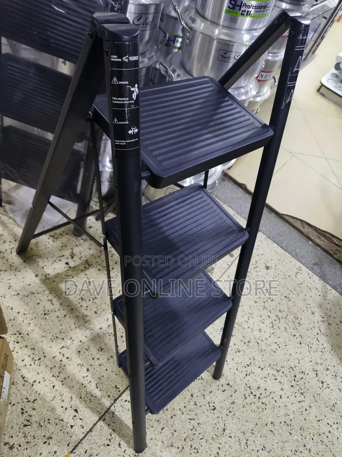 4 Step Black 150kg Step Ladder
