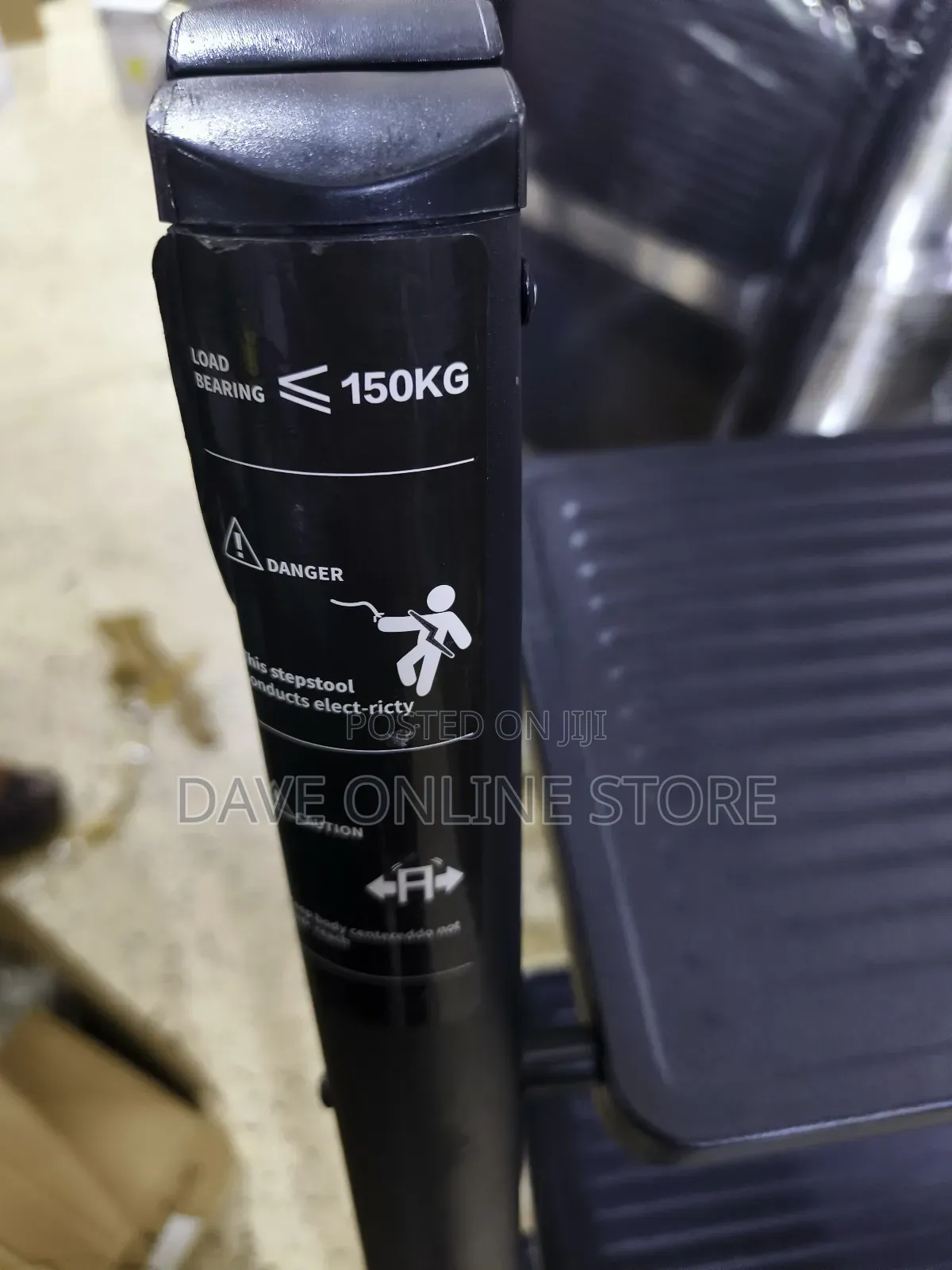 4 Step Black 150kg Step Ladder