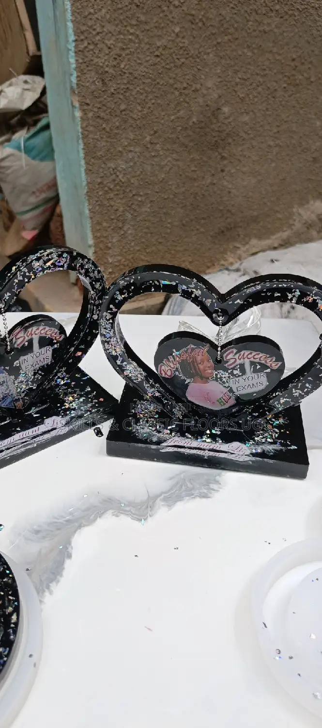 Succes Cards and Gifts Resin