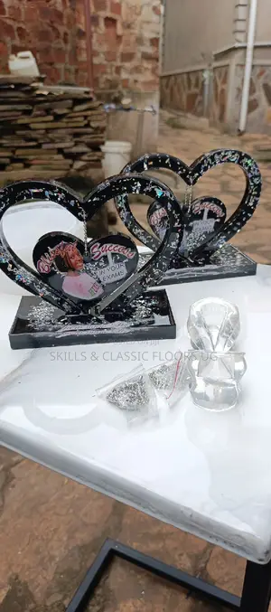 Succes Cards and Gifts Resin