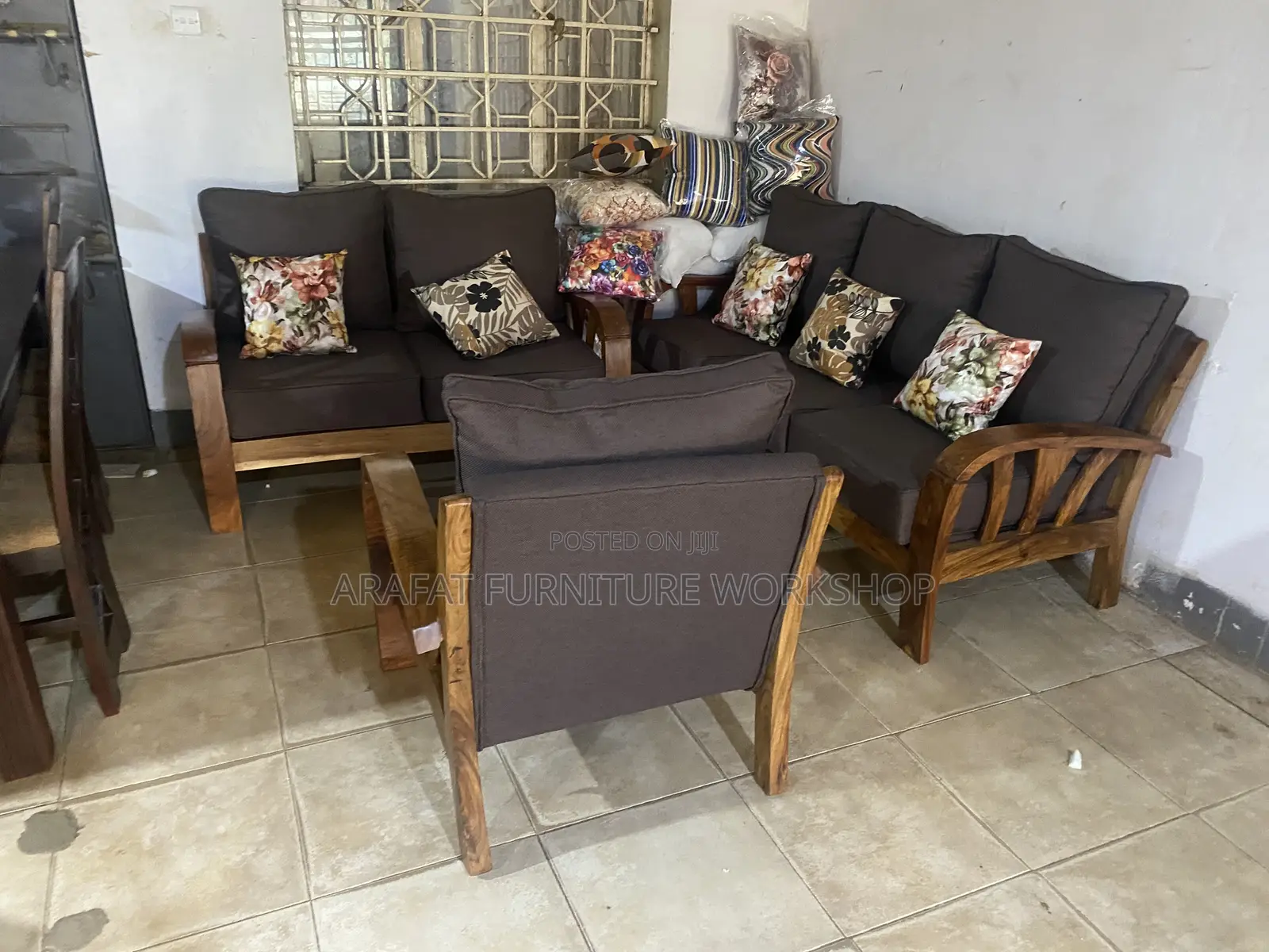 Modern Mugavu Johnson Seats