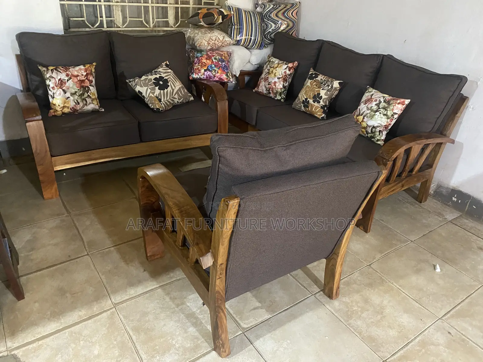 Modern Mugavu Johnson Seats
