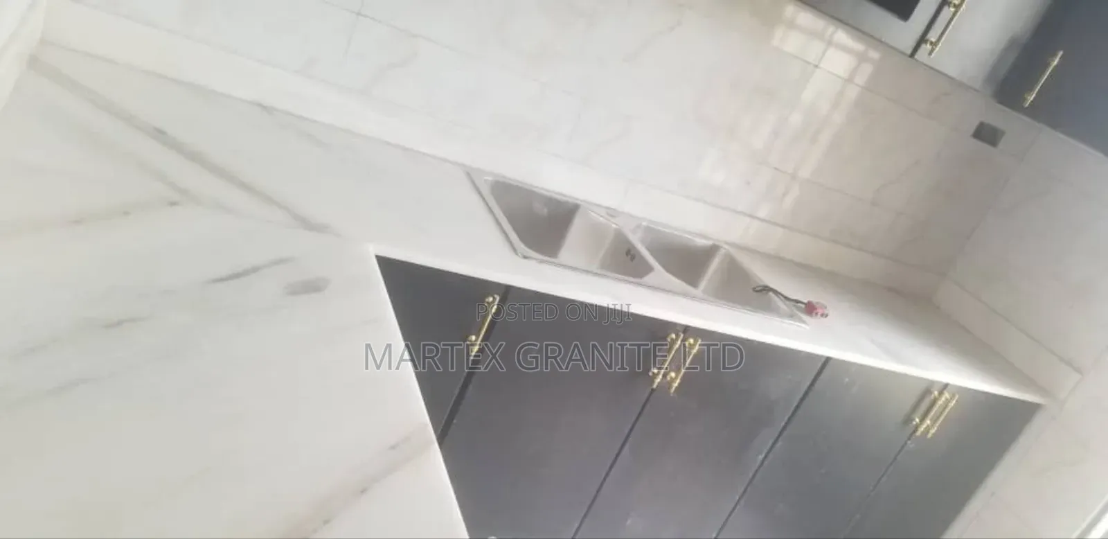 Kitchen Work Tops With White Marble