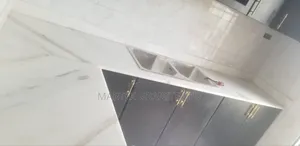 Kitchen Work Tops With White Marble