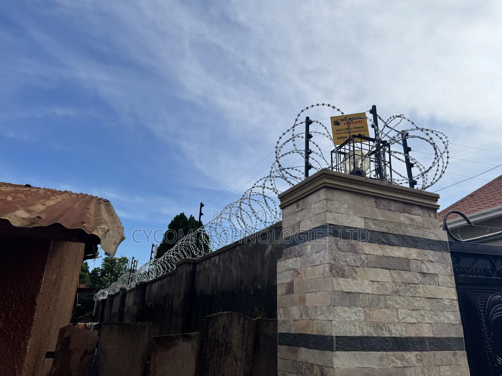 Electric Fence With Razor Wire