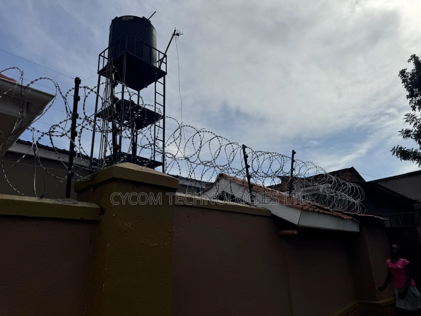 Electric Fence With Razor Wire