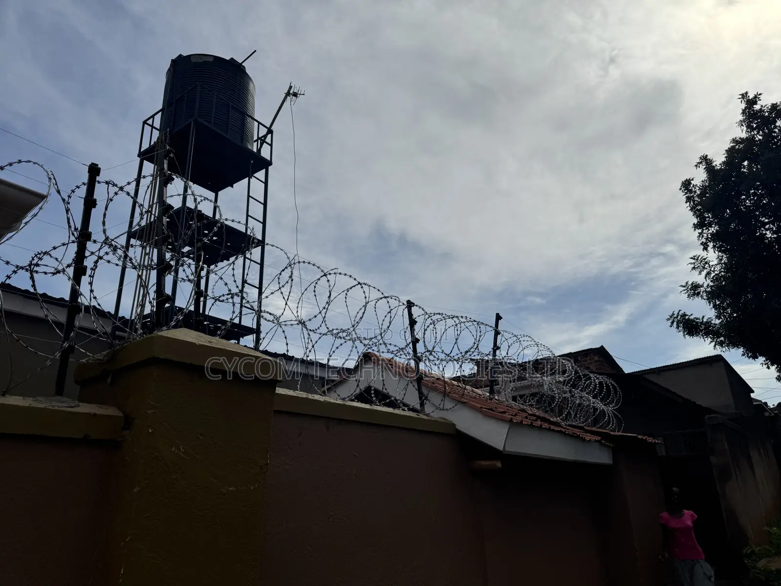 Electric Fence With Razor Wire