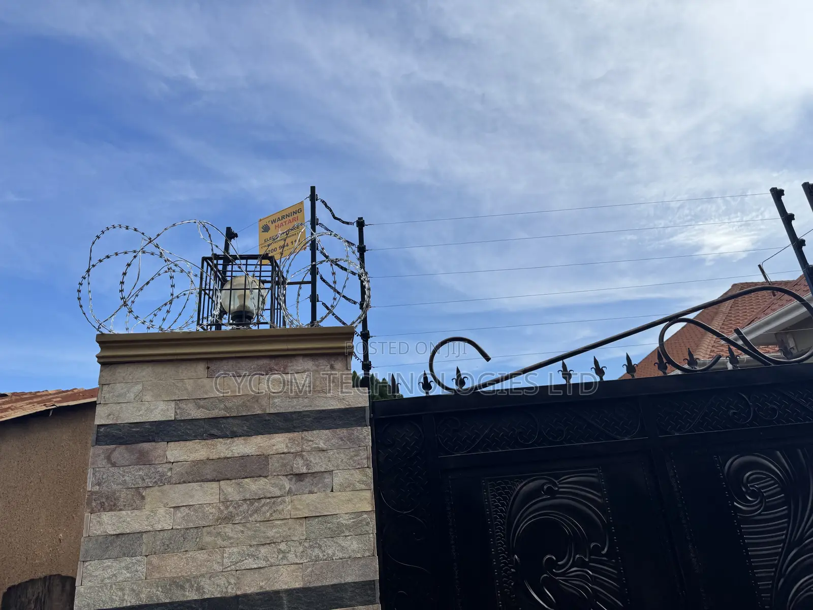 Electric Fence With Razor Wire