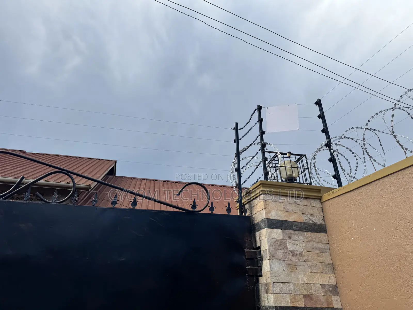 Electric Fence With Razor Wire