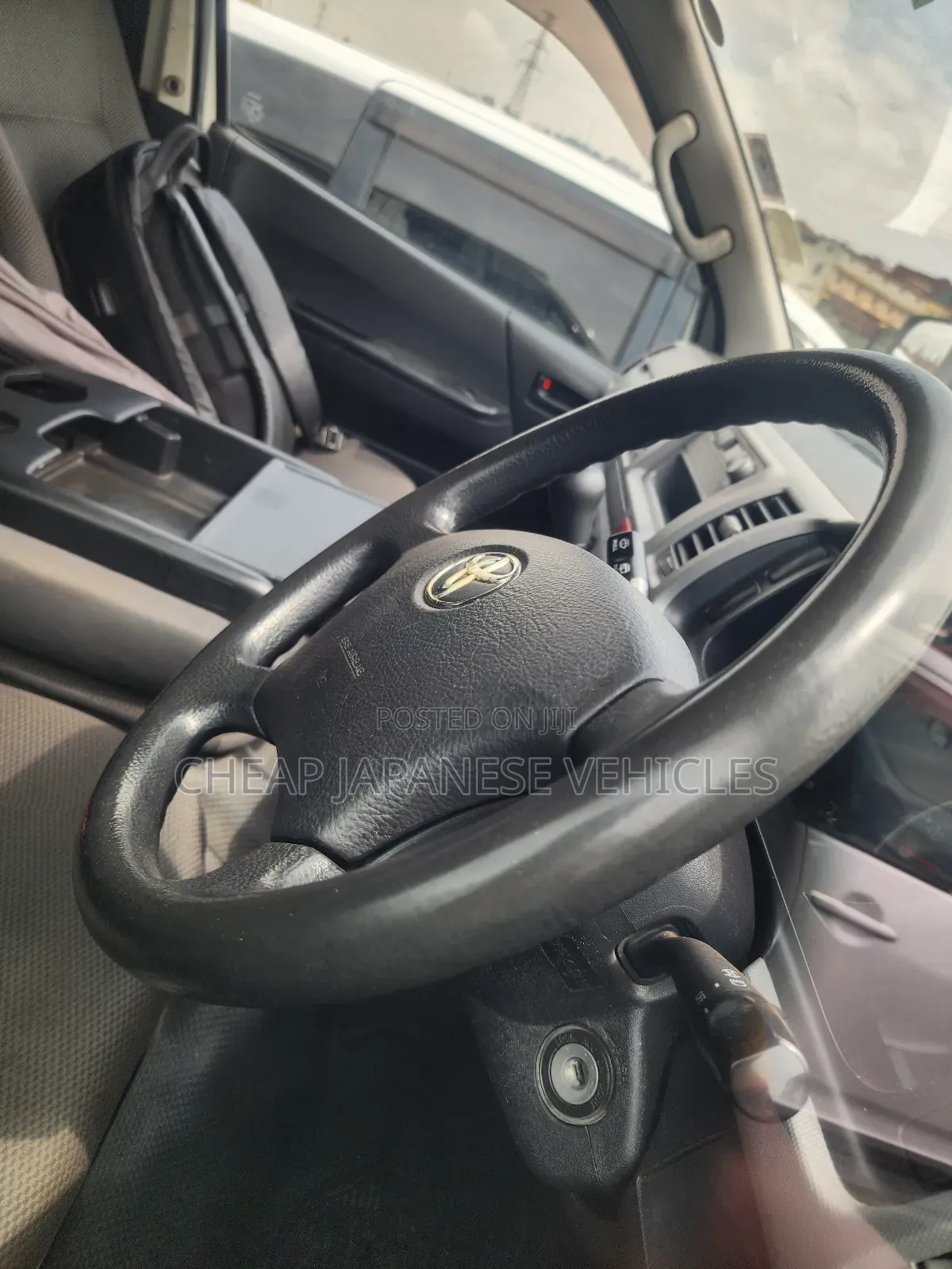 Toyota HiAce 2011 White