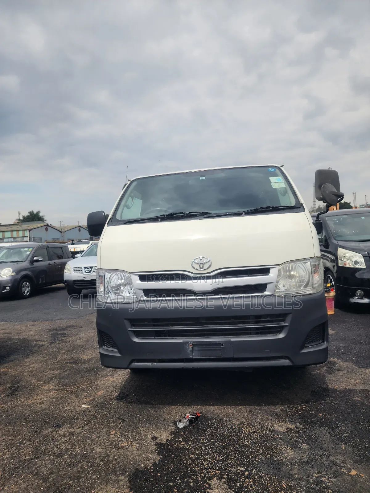 Toyota HiAce 2011 White