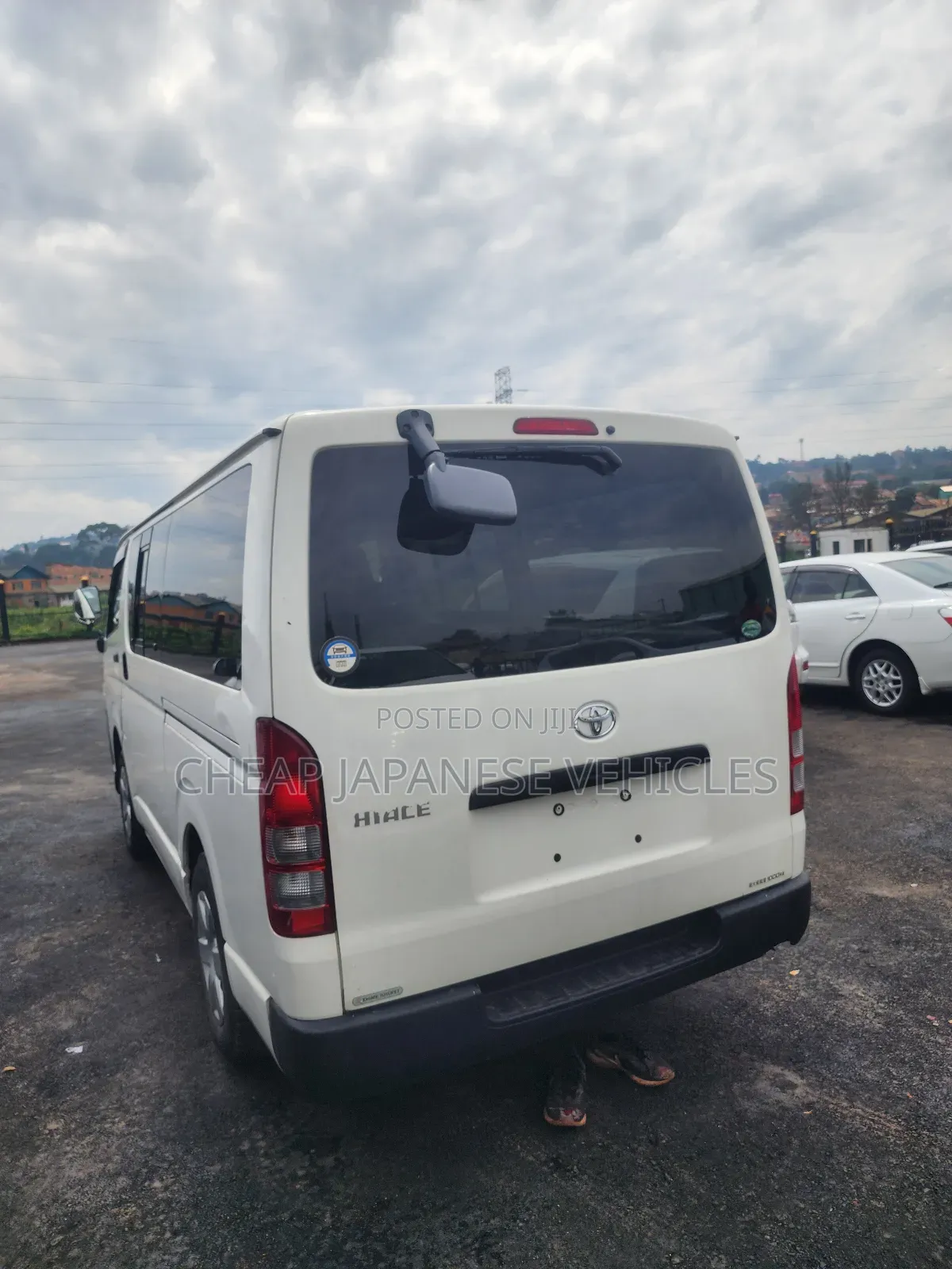 Toyota HiAce 2011 White