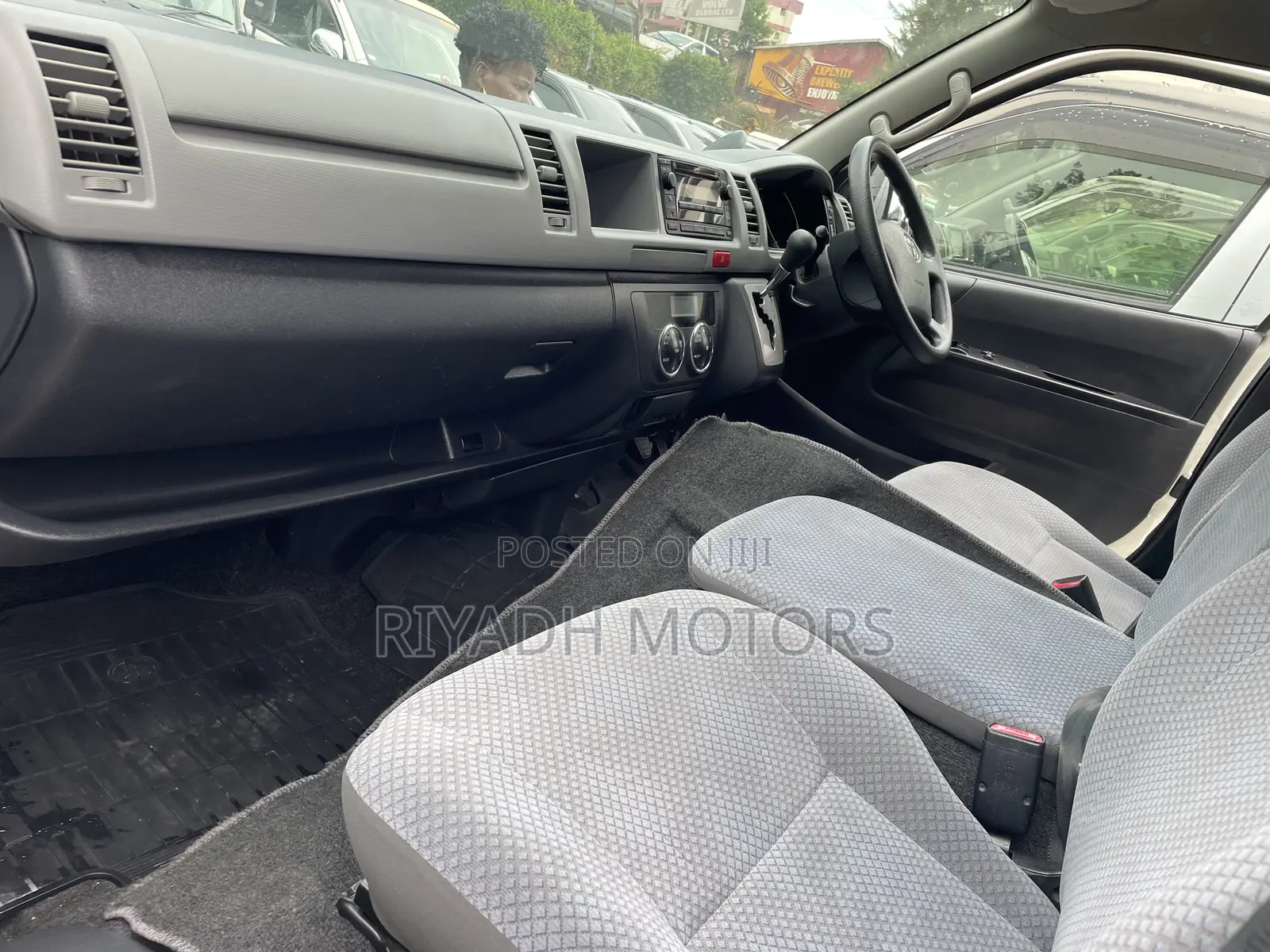 Toyota HiAce 2011 White