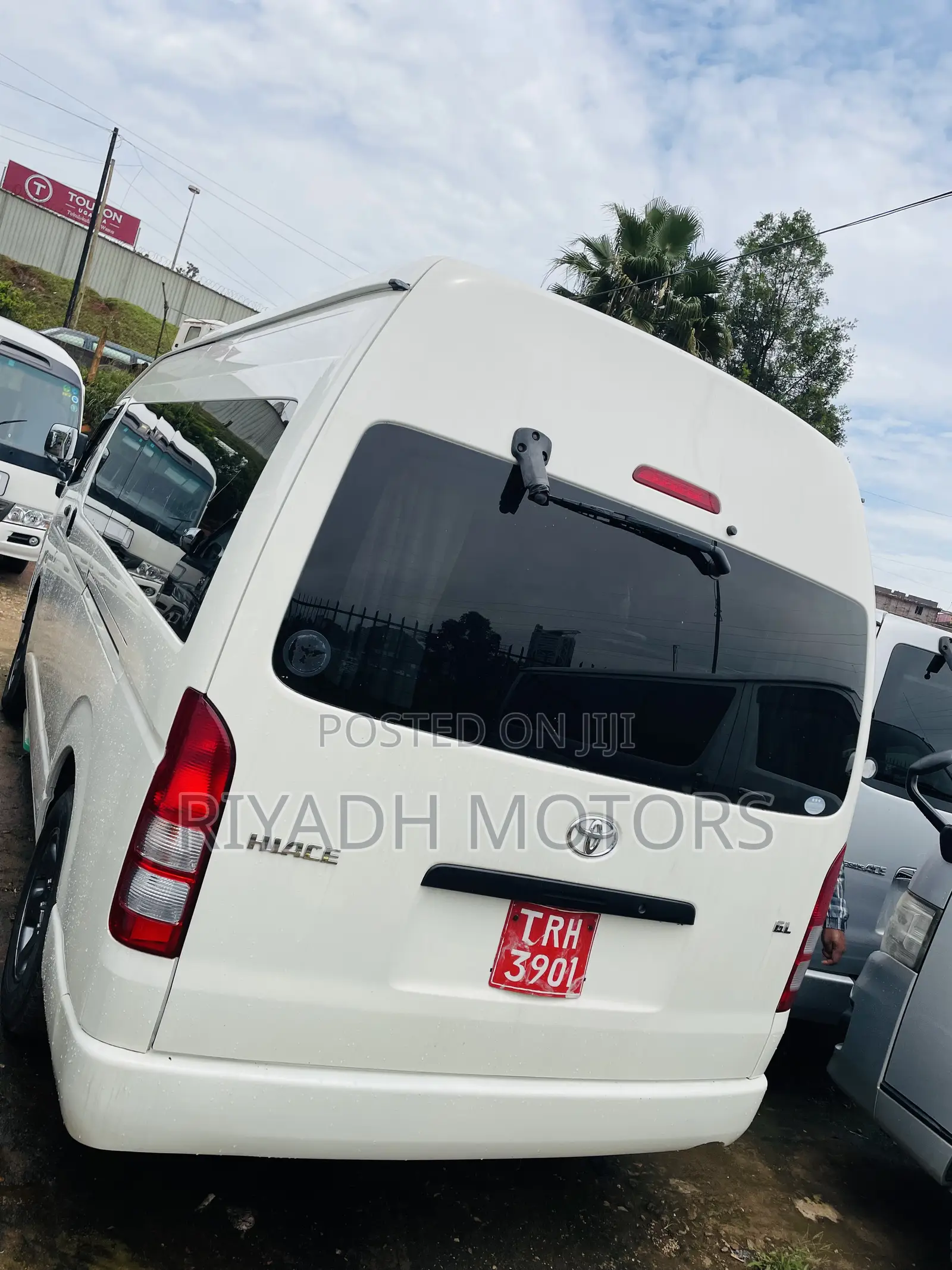 Toyota HiAce 2011 White