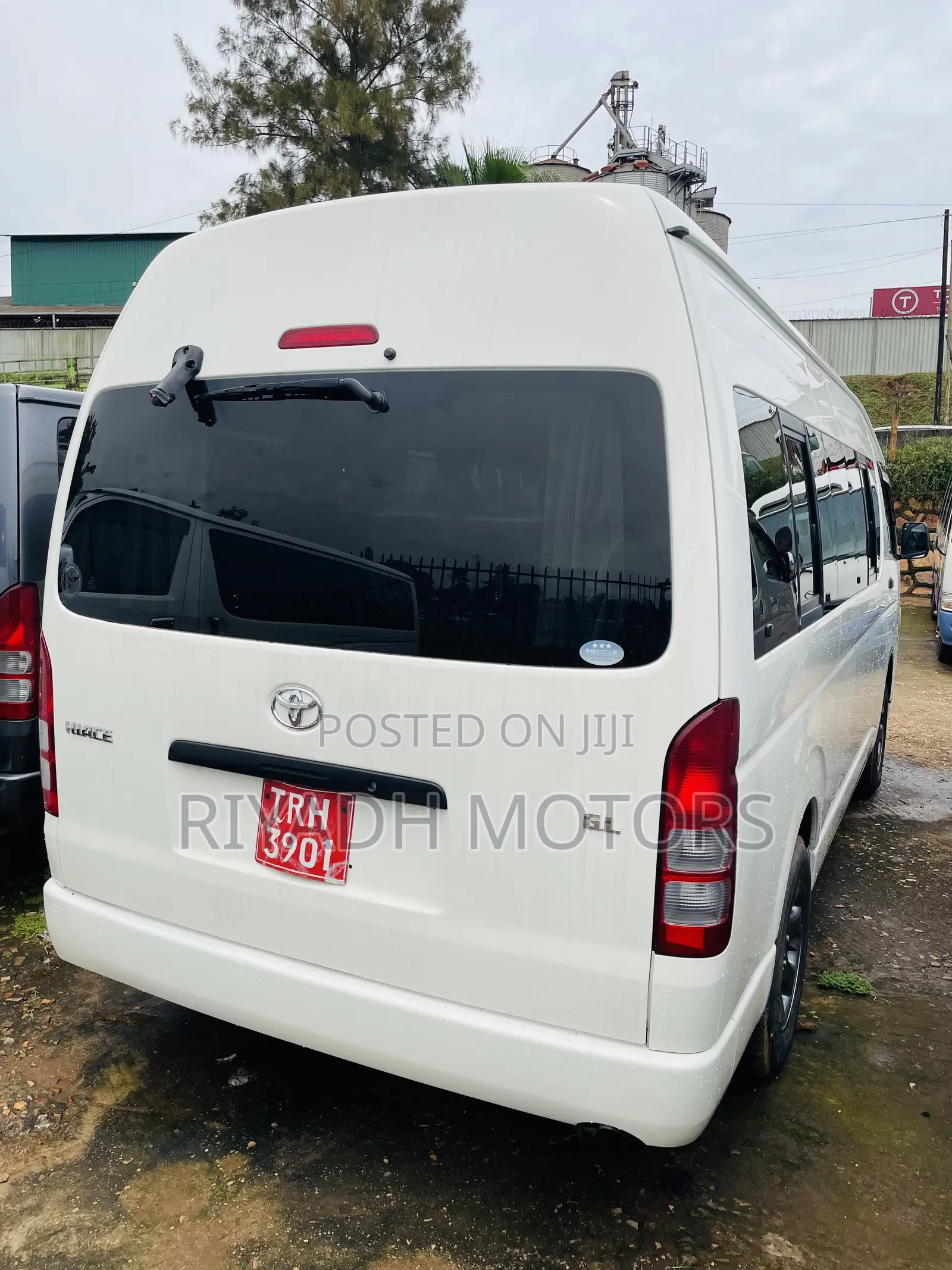 Toyota HiAce 2011 White