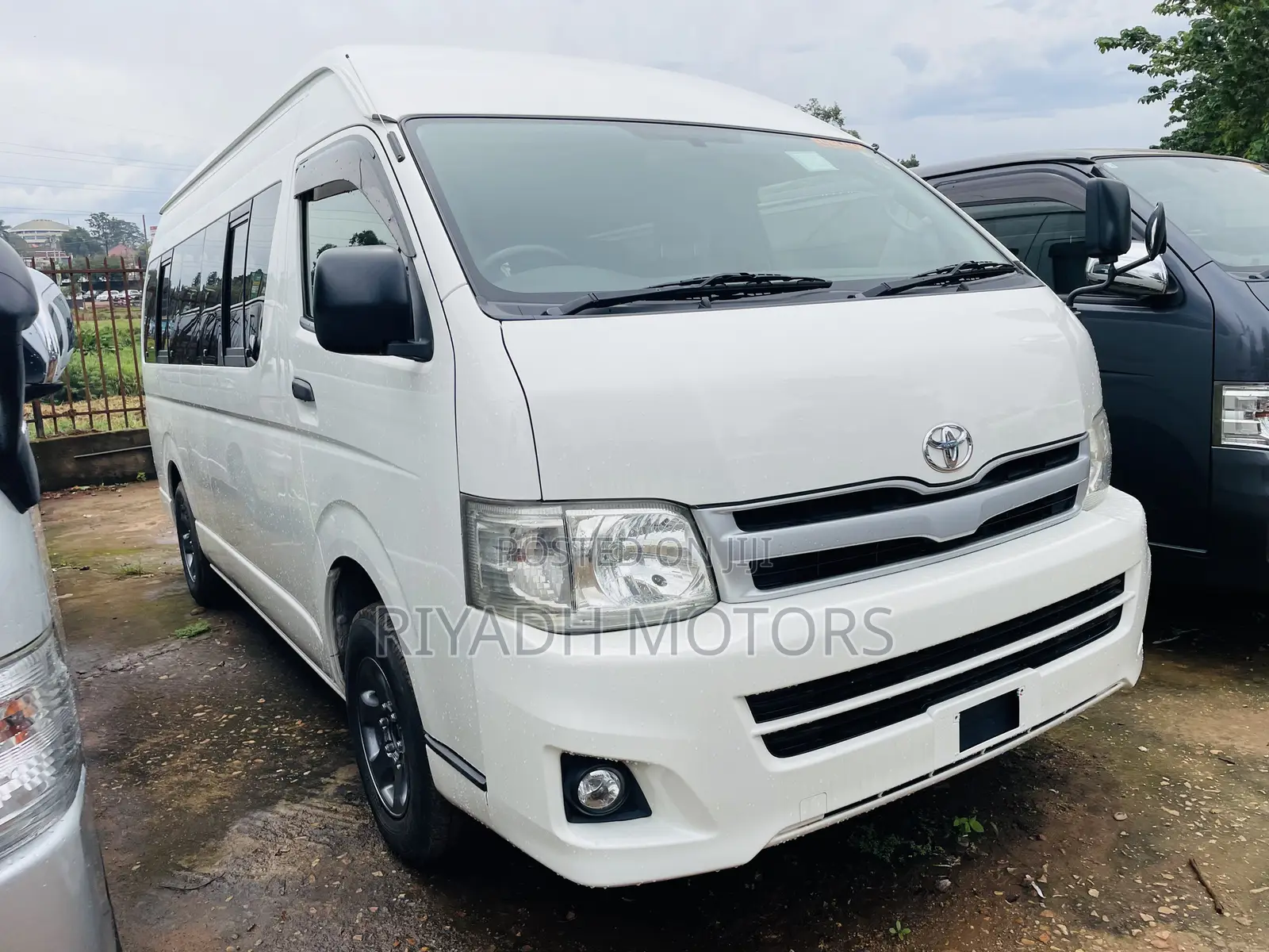 Toyota HiAce 2011 White