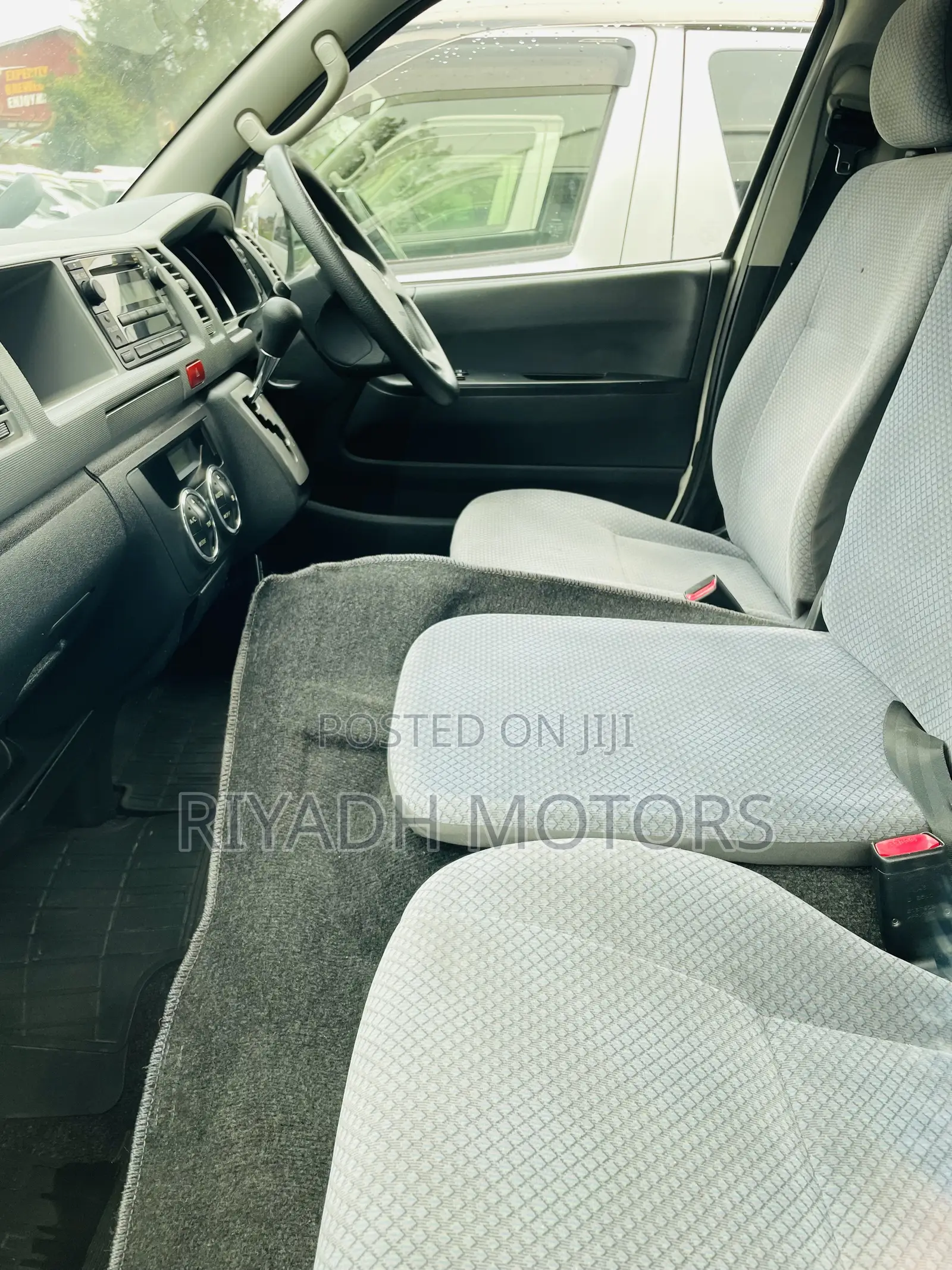 Toyota HiAce 2011 White