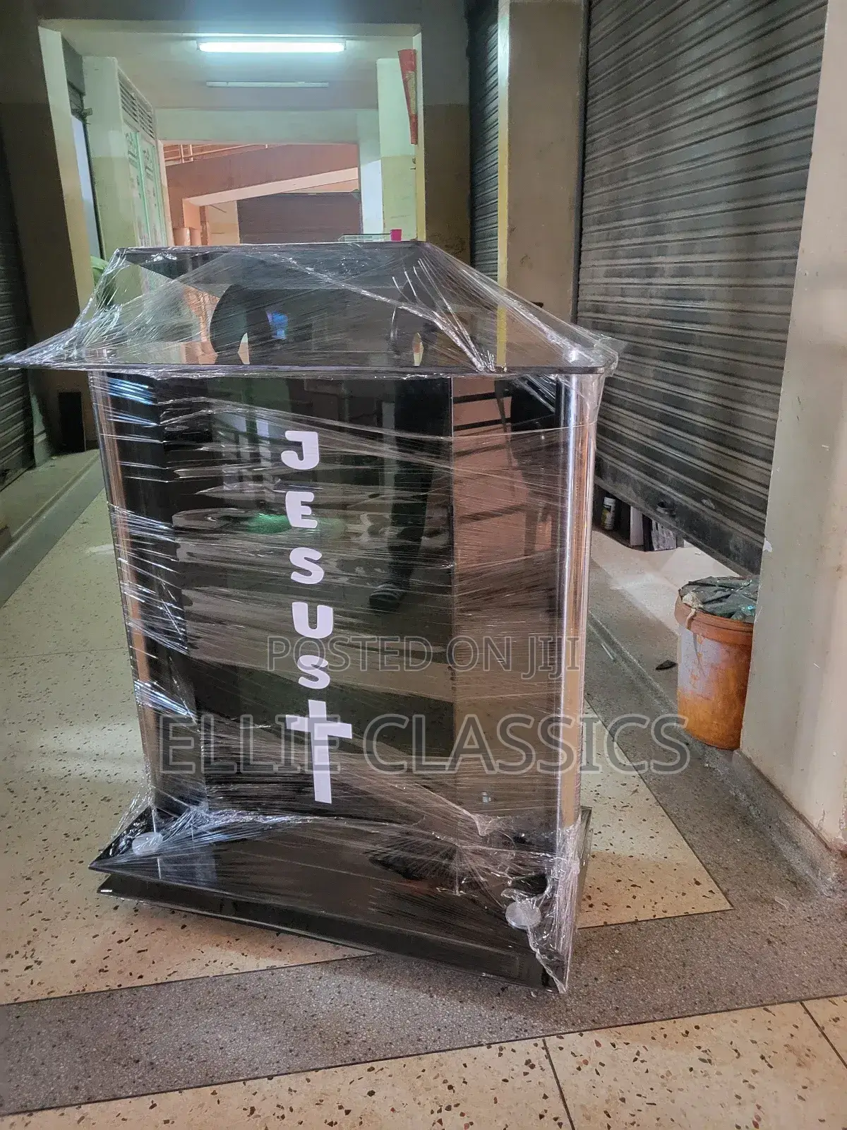 Glass Pulpits