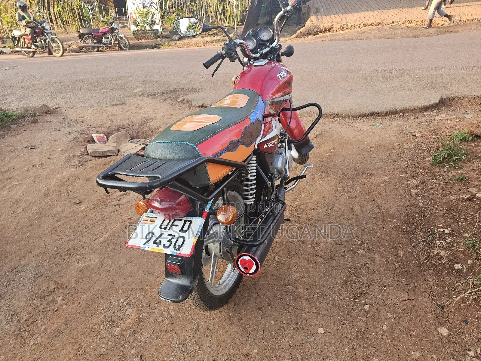 TVS HLX 125 2020 Red