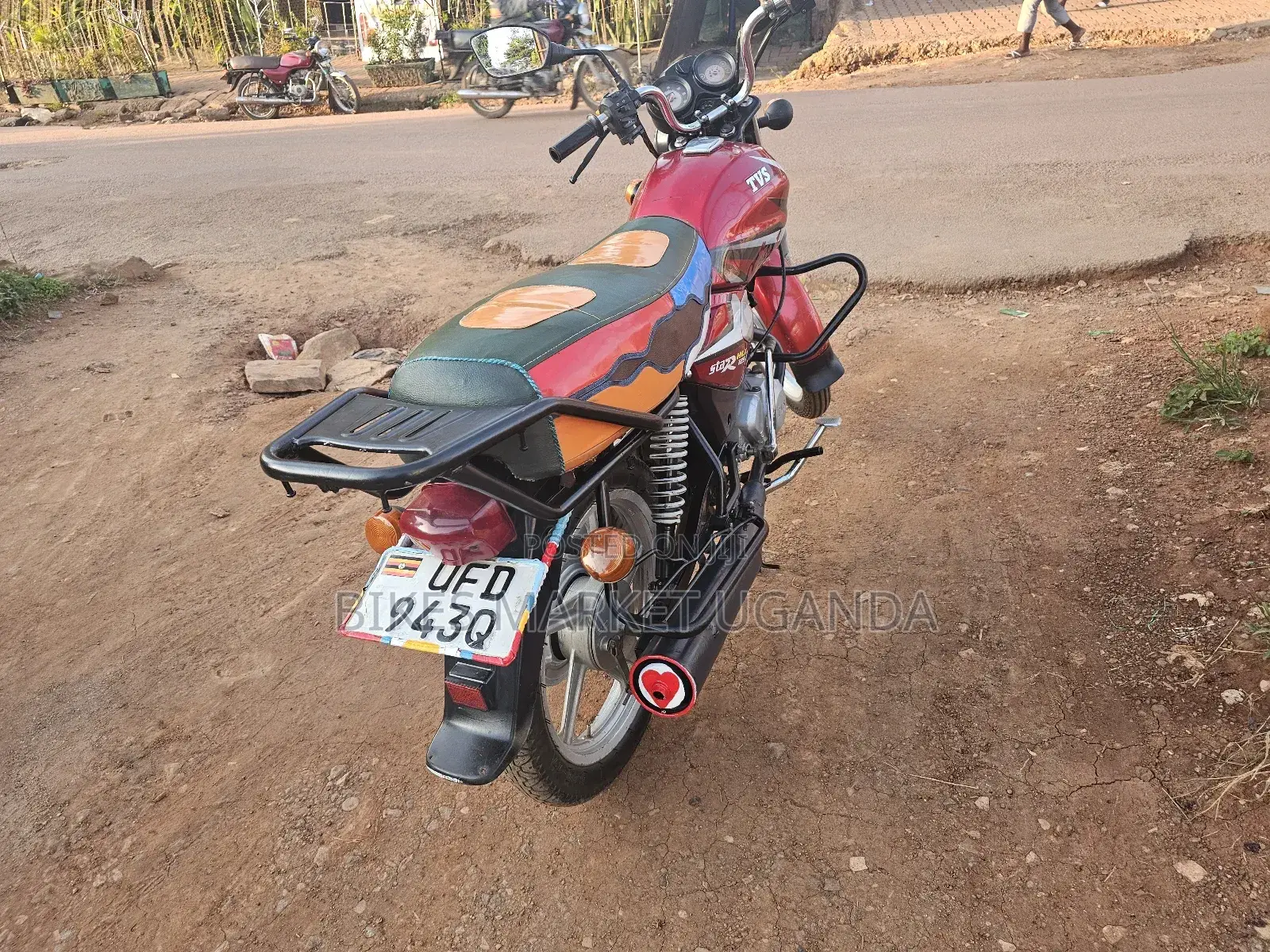 TVS HLX 125 2020 Red