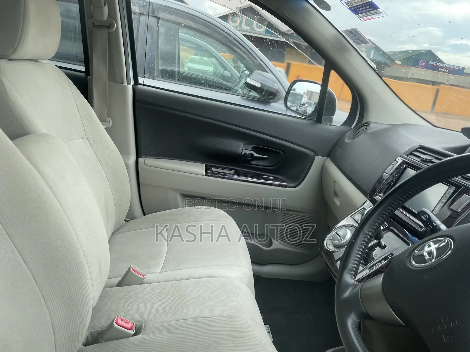 Toyota Passo Sette 2010 White