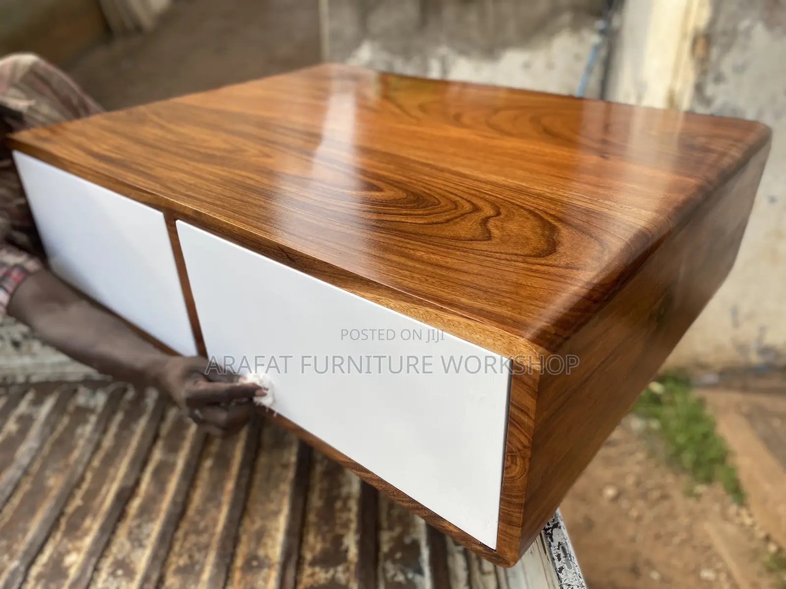 Solid Mugavu Center Table
