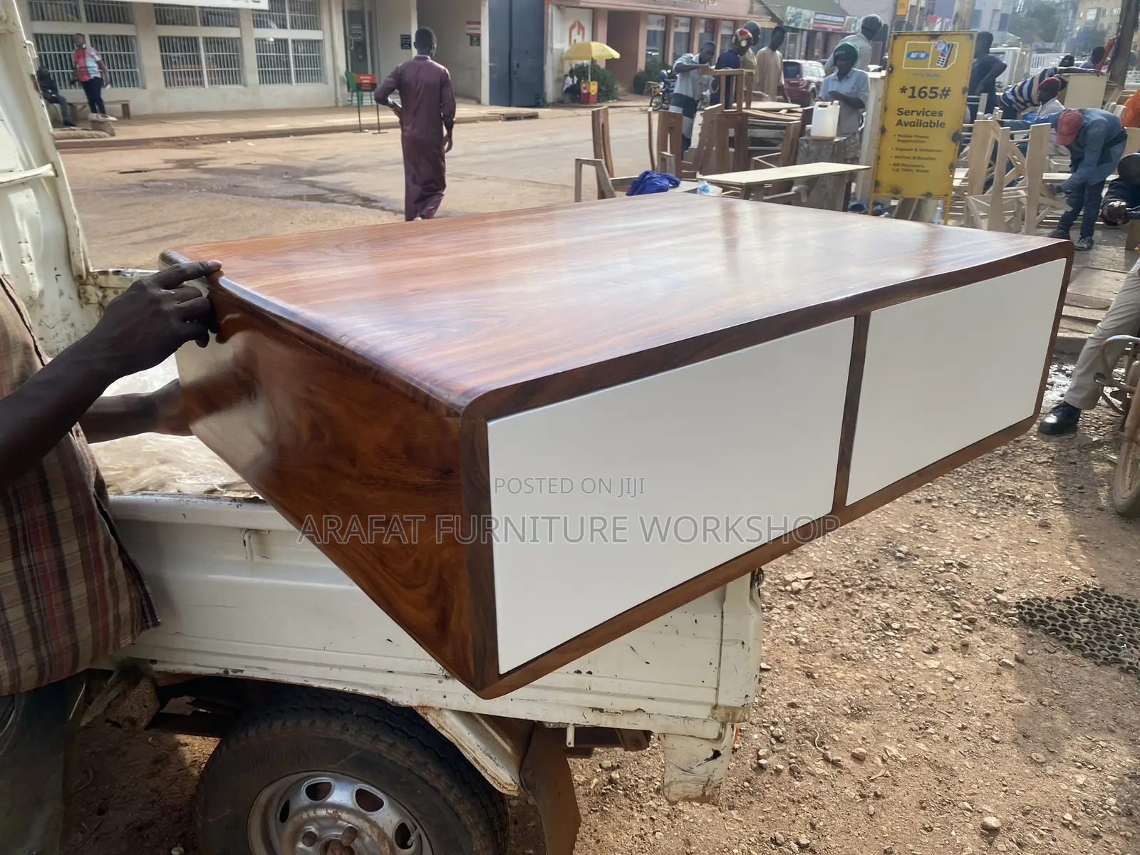 Solid Mugavu Center Table