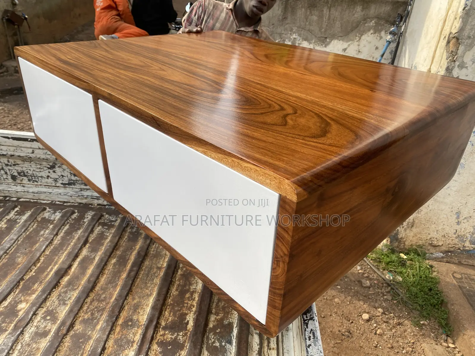 Solid Mugavu Center Table