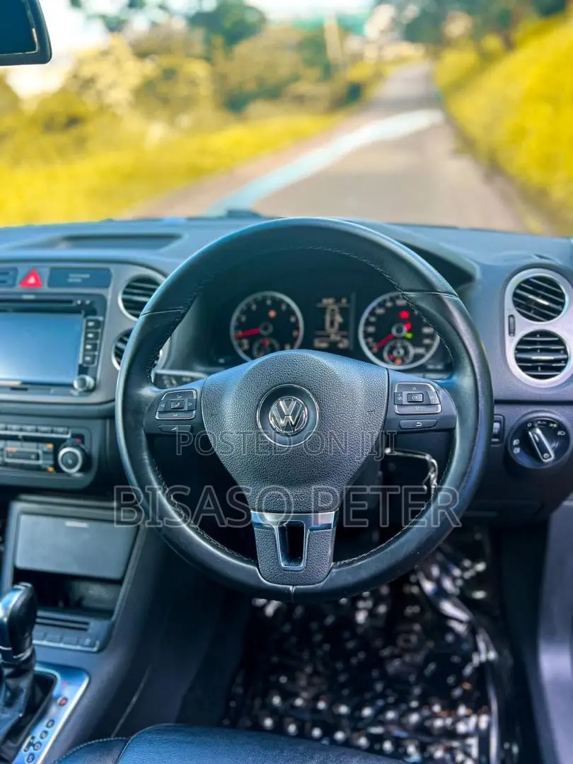 Volkswagen Tiguan S 4Motion 2010 Black