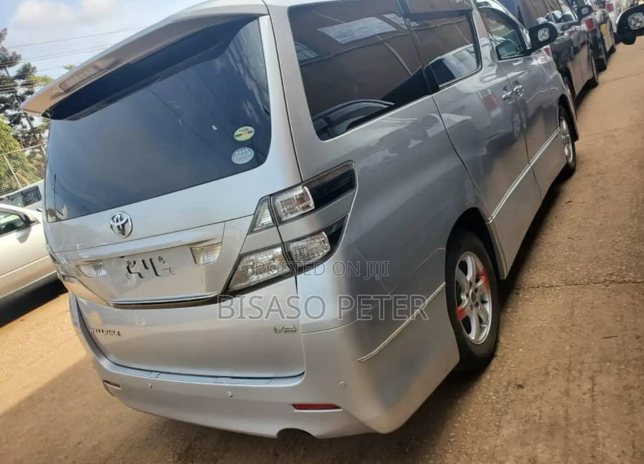 Toyota Vellfire 2011 Silver