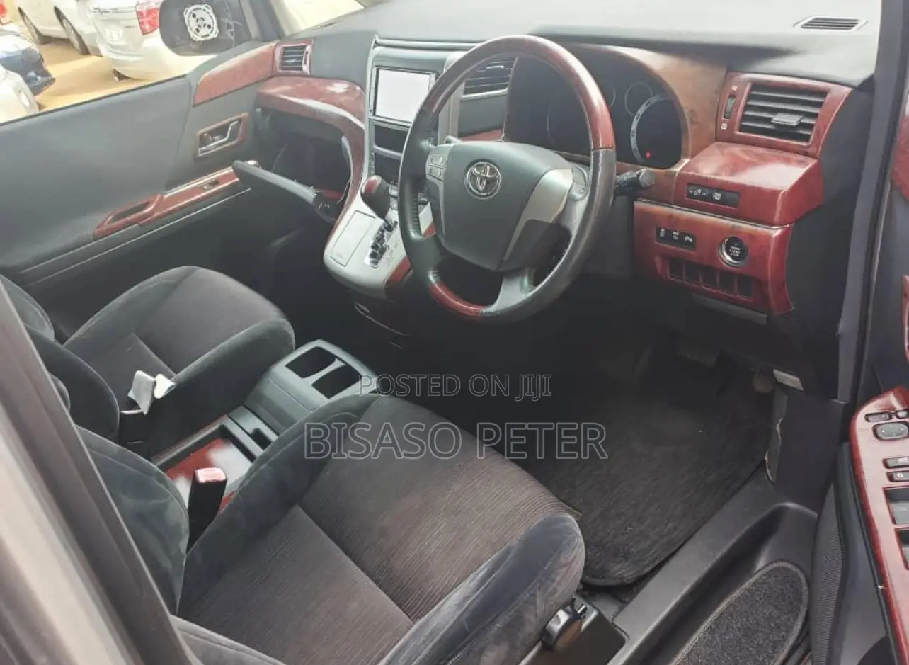 Toyota Vellfire 2011 Silver
