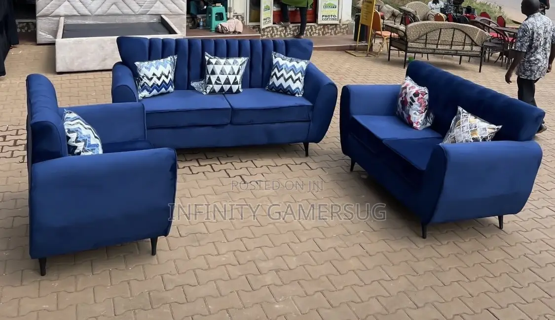 A Classy 6 Seaters in Navy Blue