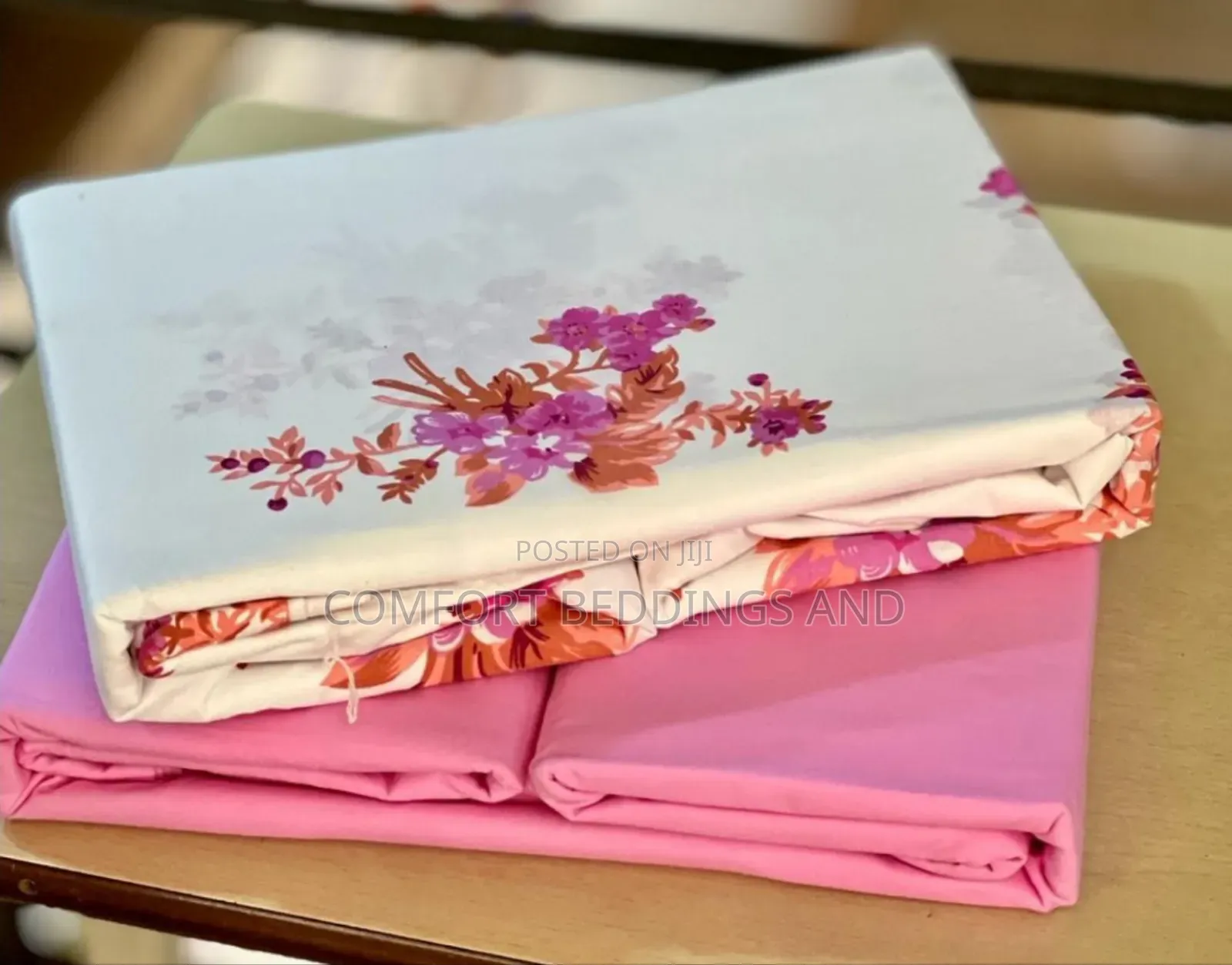 Pair of Bedsheets With Four Pillowcases