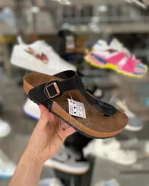 Metro Gizeh Birkenstock Sandals. Natural Leather