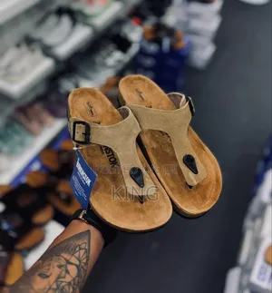 Bold Gizeh Birkenstock Sandals. Natural Leather