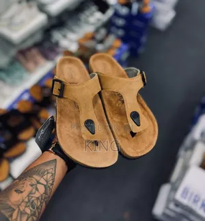 Solid Gizeh Birkenstock Sandals. Natural Leather