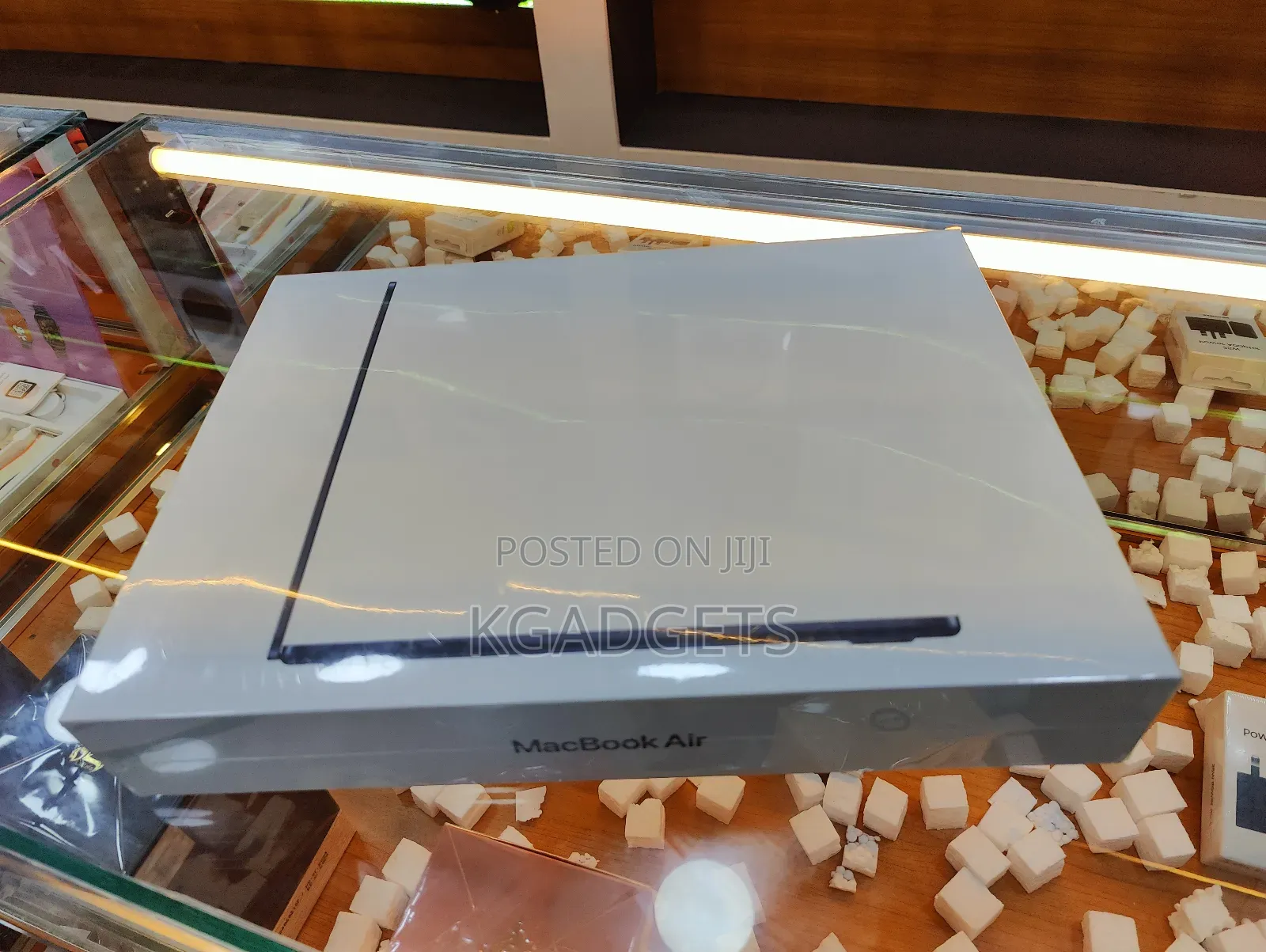 New Laptop Apple MacBook Air 2023 M2 8GB Apple M2 SSD 512GB
