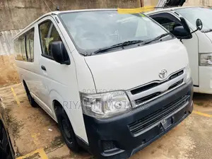 Toyota HiAce 2012 White