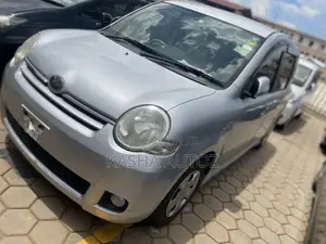 Toyota Sienta 2009 Silver