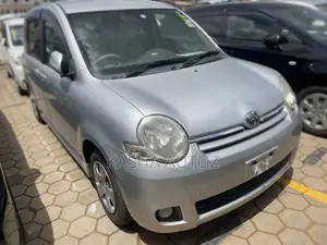 Toyota Sienta 2009 Silver