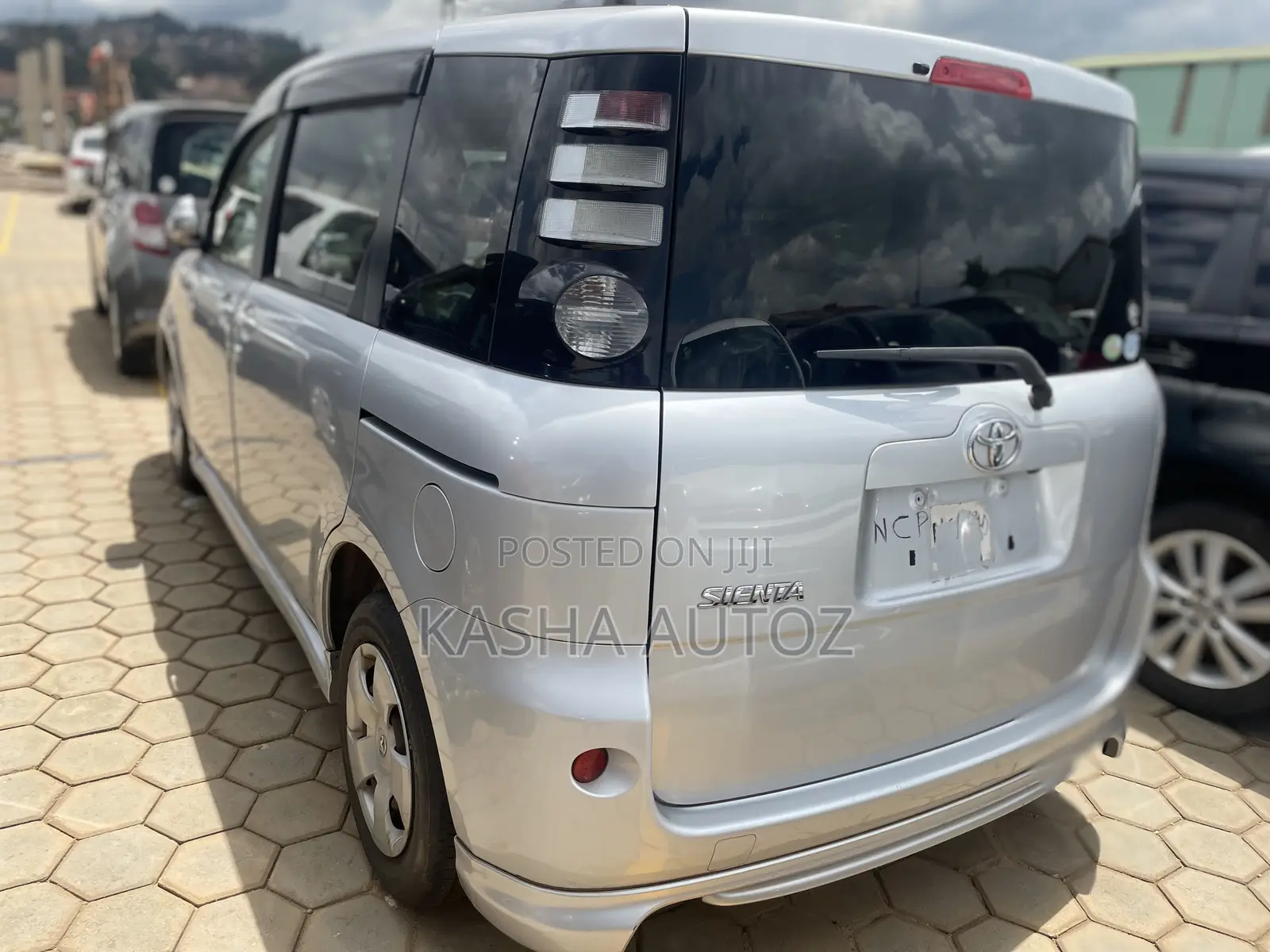 Toyota Sienta 2009 Silver