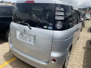 Toyota Sienta 2009 Silver