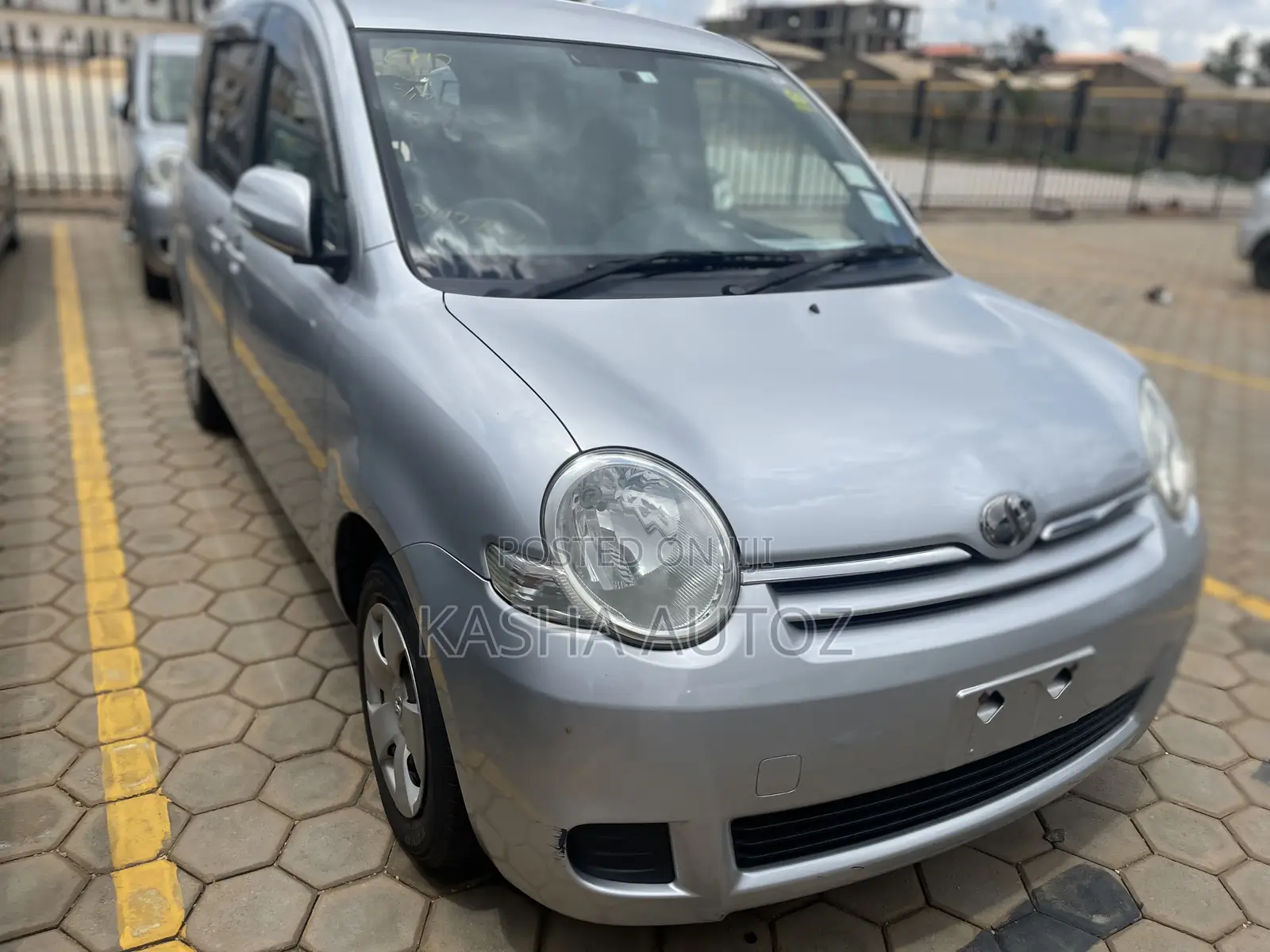 Toyota Sienta 2009 Silver