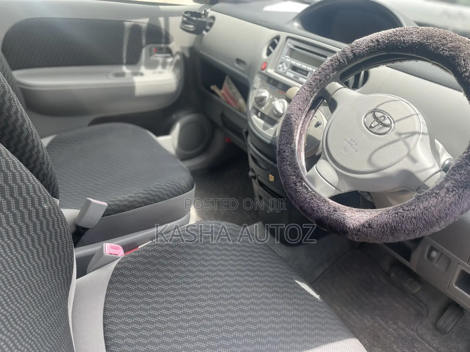 Toyota Sienta 2009 Silver