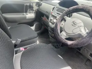 Toyota Sienta 2009 Silver