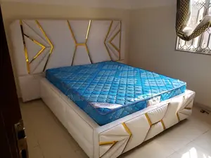 Gemitric Bed 6x6 in White Leather
