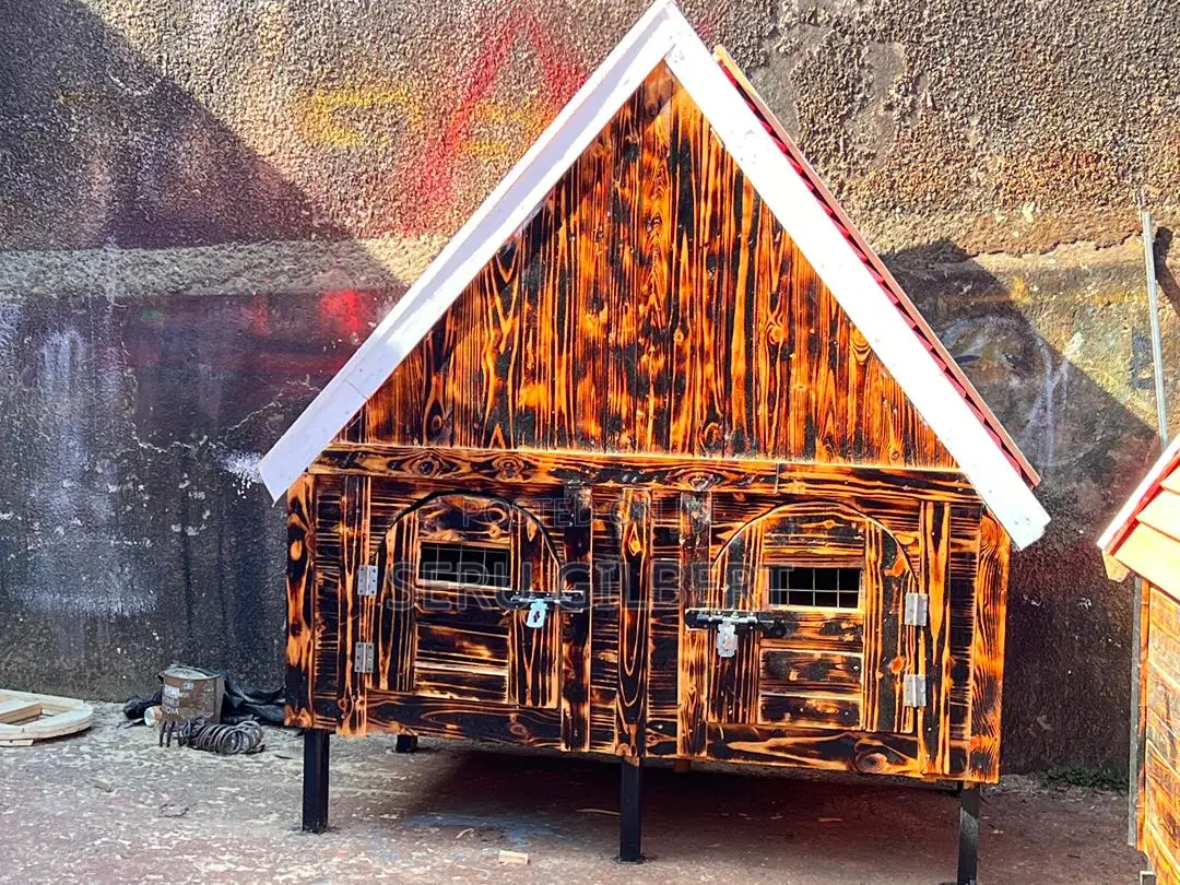 Ode M Nice Dog House